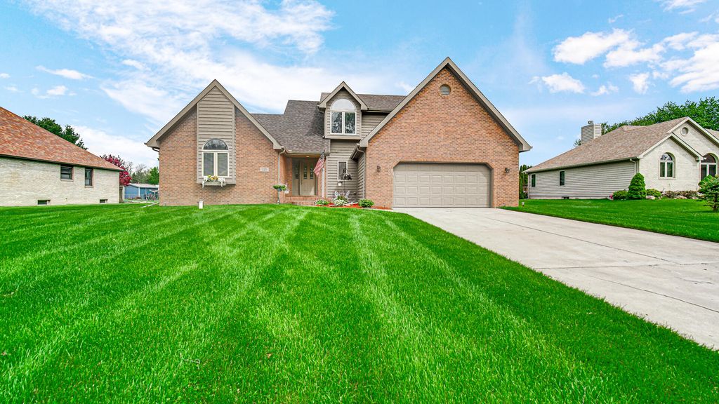 Photo of 315 Kenbridge Court, Valparaiso, IN 46385 (MLS # 838082)