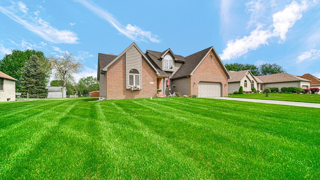 Photo of 315 Kenbridge Court, Valparaiso, IN 46385 (MLS # 838082)