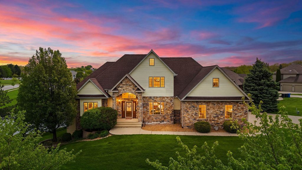 Photo of 821 Mary Ellen Drive, Crown Point, IN 46307 (MLS # 838657)