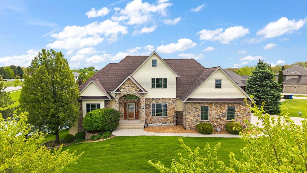 Photo of 821 Mary Ellen Drive, Crown Point, IN 46307 (MLS # 838657)