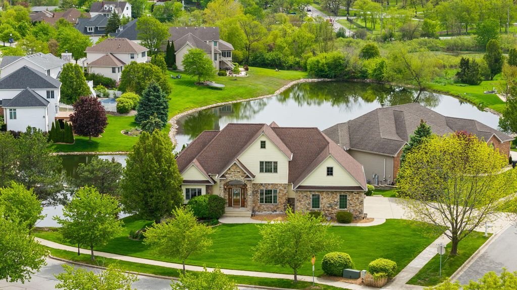 Photo of 821 Mary Ellen Drive, Crown Point, IN 46307 (MLS # 838657)