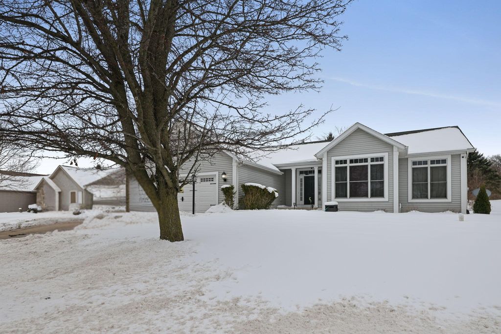 Photo of 842 E Sportsman Ln, La Porte, IN 46350 (MLS # 833750)