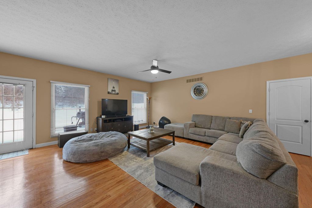 Photo of 842 E Sportsman Ln, La Porte, IN 46350 (MLS # 833750)