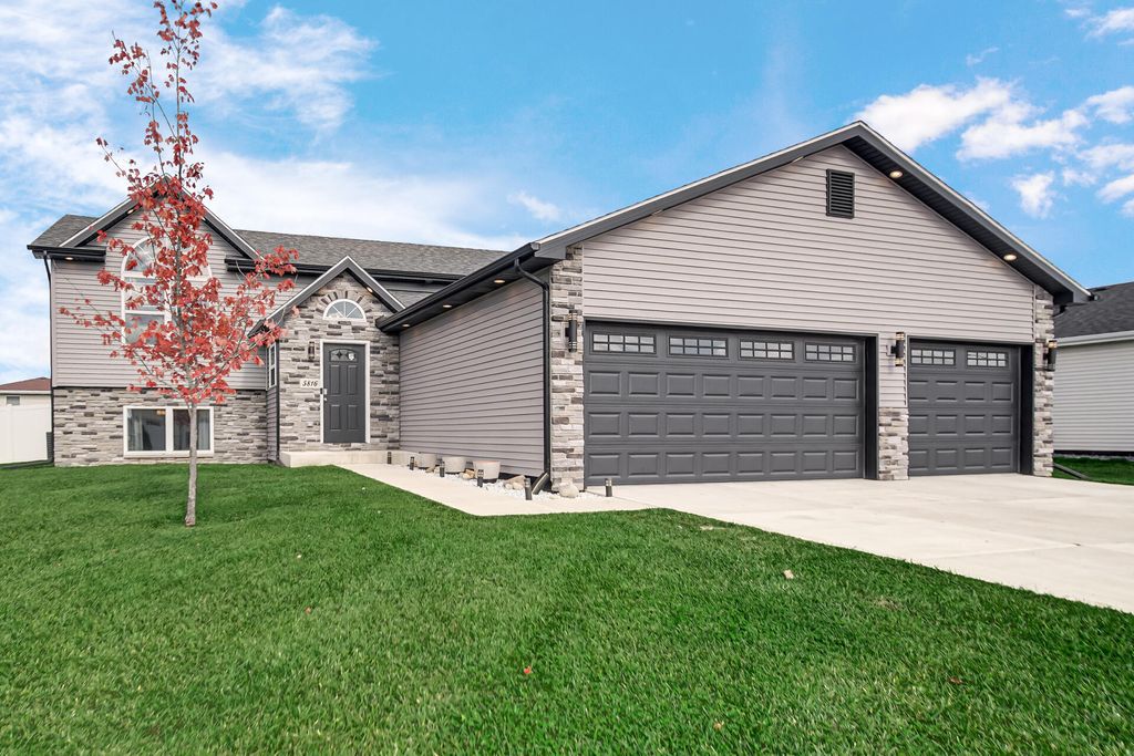 Photo of 5816 Bleacher Drive, Portage, IN 46368 (MLS # 830203)