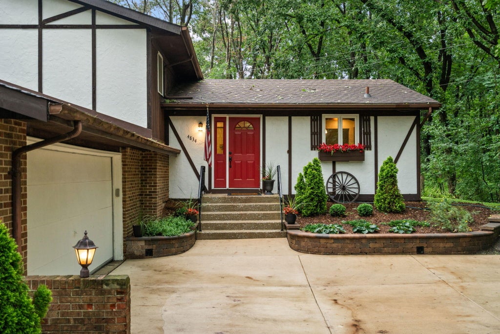 Photo of 4834 W 84th Court, Crown Point, IN 46307 (MLS # 844013)
