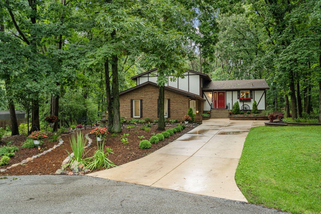 Photo of 4868 W 84th Court, Crown Point, IN 46307 (MLS # 844013)