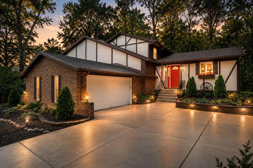 Photo of 4868 W 84th Court, Crown Point, IN 46307 (MLS # 844013)