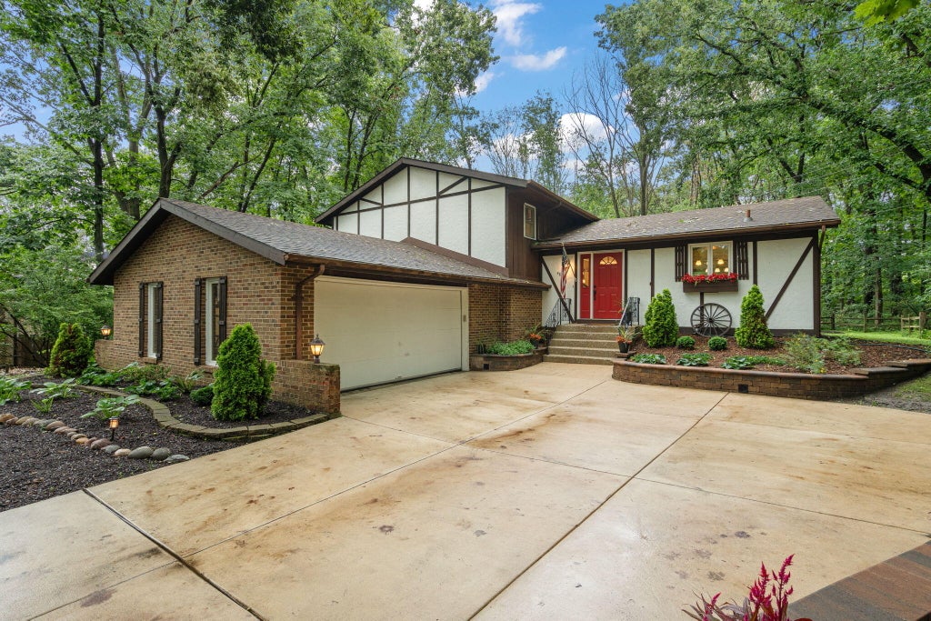 Photo of 4868 W 84th Court, Crown Point, IN 46307 (MLS # 844013)