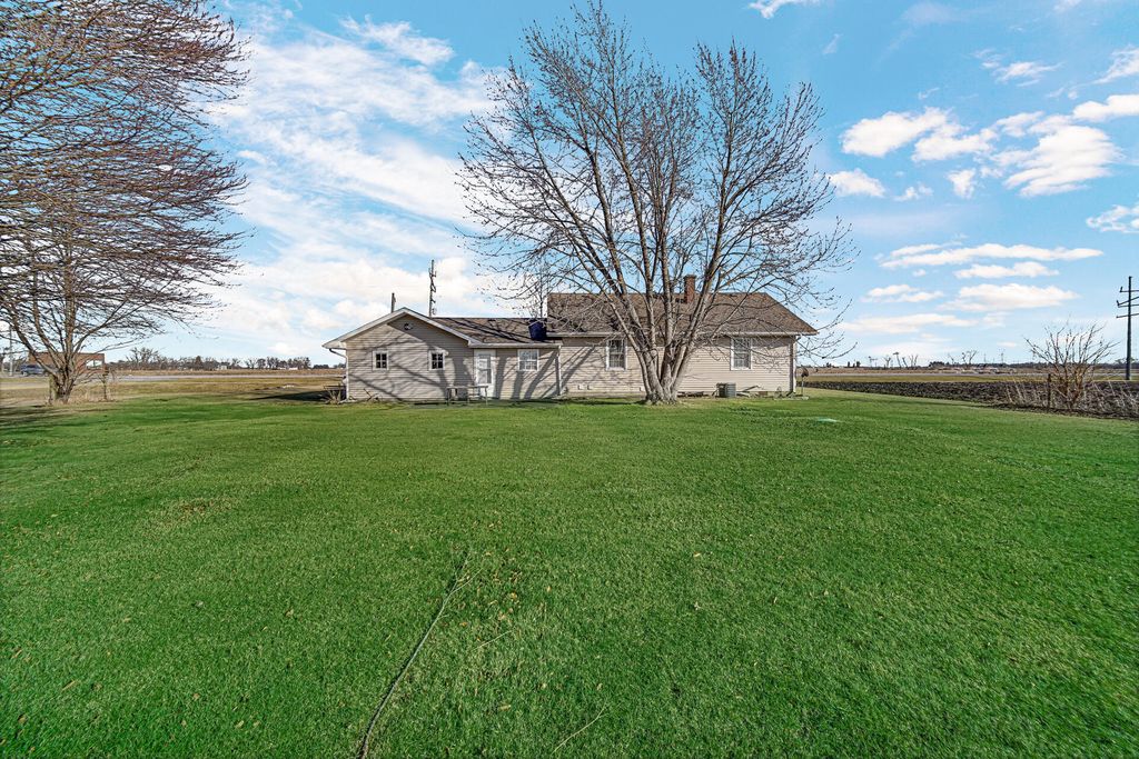 Photo of 334 S State Road 49, Valparaiso, IN 46383 (MLS # 832769)