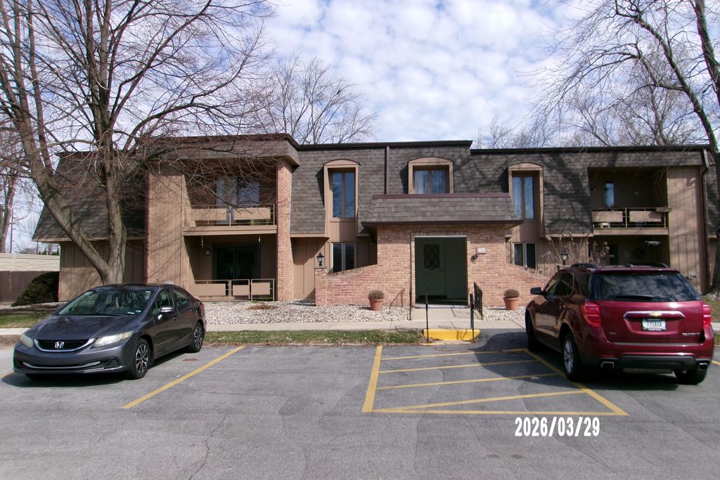 Photo of 405 Old Stone Road #E2, Munster, IN 46321 (MLS # 836223)