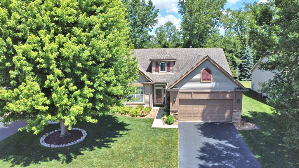 Photo of 1368 Mackinaw Place, Schererville, IN 46375 (MLS # 840769)