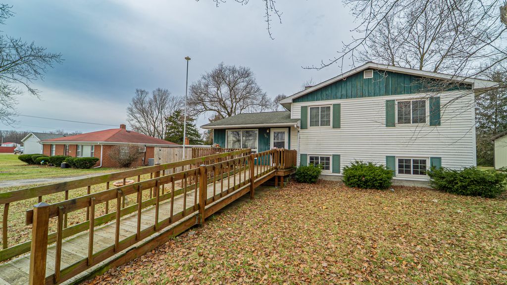 Photo of 903 S Portland Street, Knox, IN 46534 (MLS # 832709)