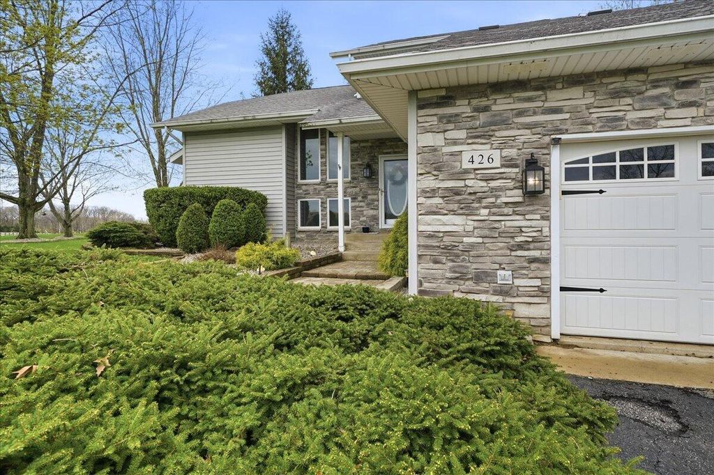 Photo of 426 Laurel Lane, Valparaiso, IN 46385 (MLS # 837352)