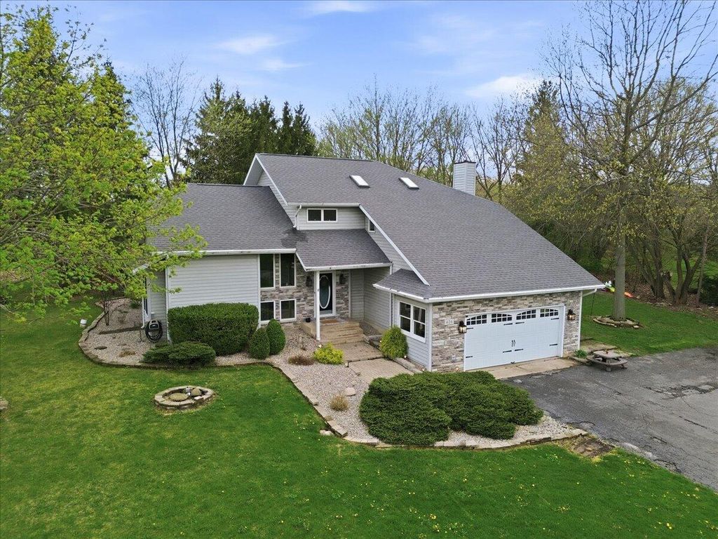 Photo of 426 Laurel Lane, Valparaiso, IN 46385 (MLS # 837352)