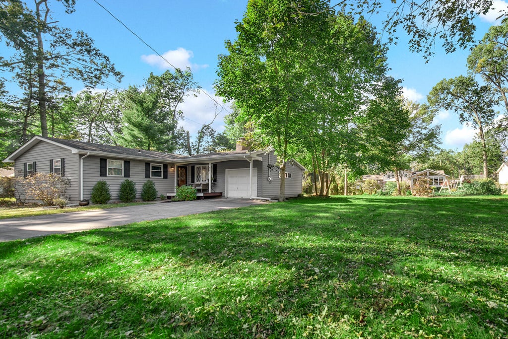 Photo of 620 S 18th Street, Chesterton, IN 46304 (MLS # 847254)