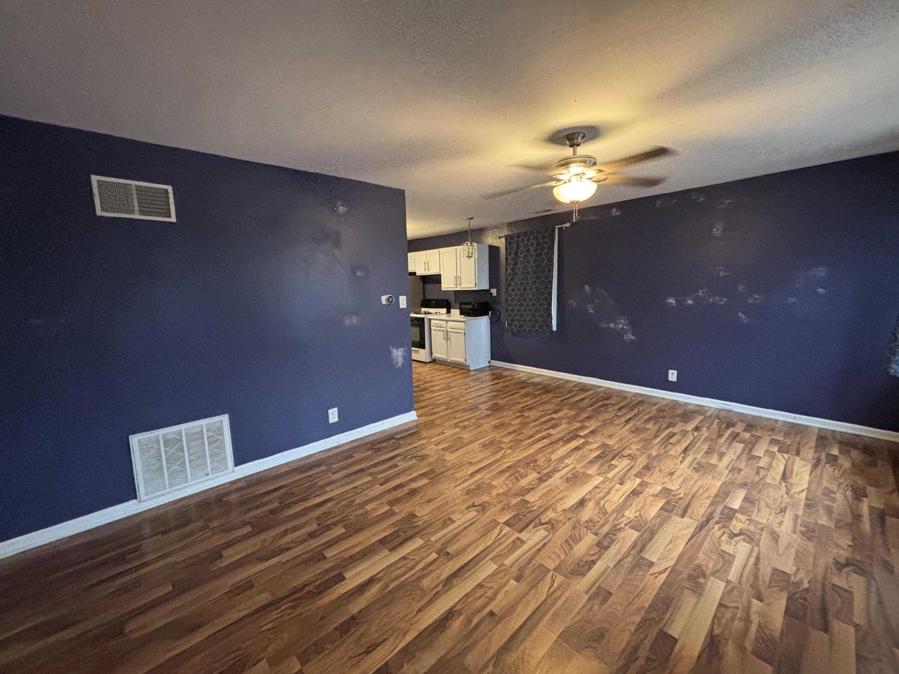 2414 Manhattan Street