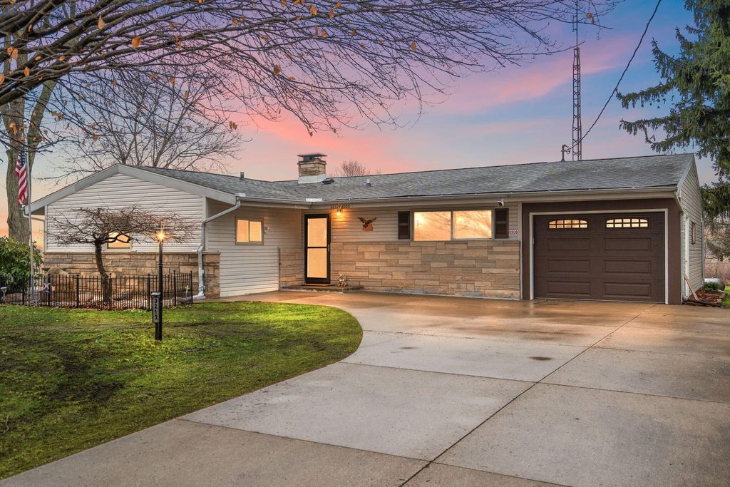 Photo of 3212 E 400 S, La Porte, IN 46350 (MLS # 835331)