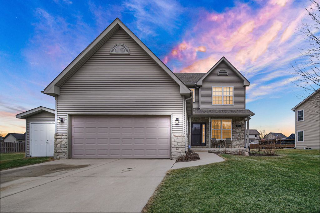 Photo of 215 Talon Drive, Valparaiso, IN 46385 (MLS # 834397)