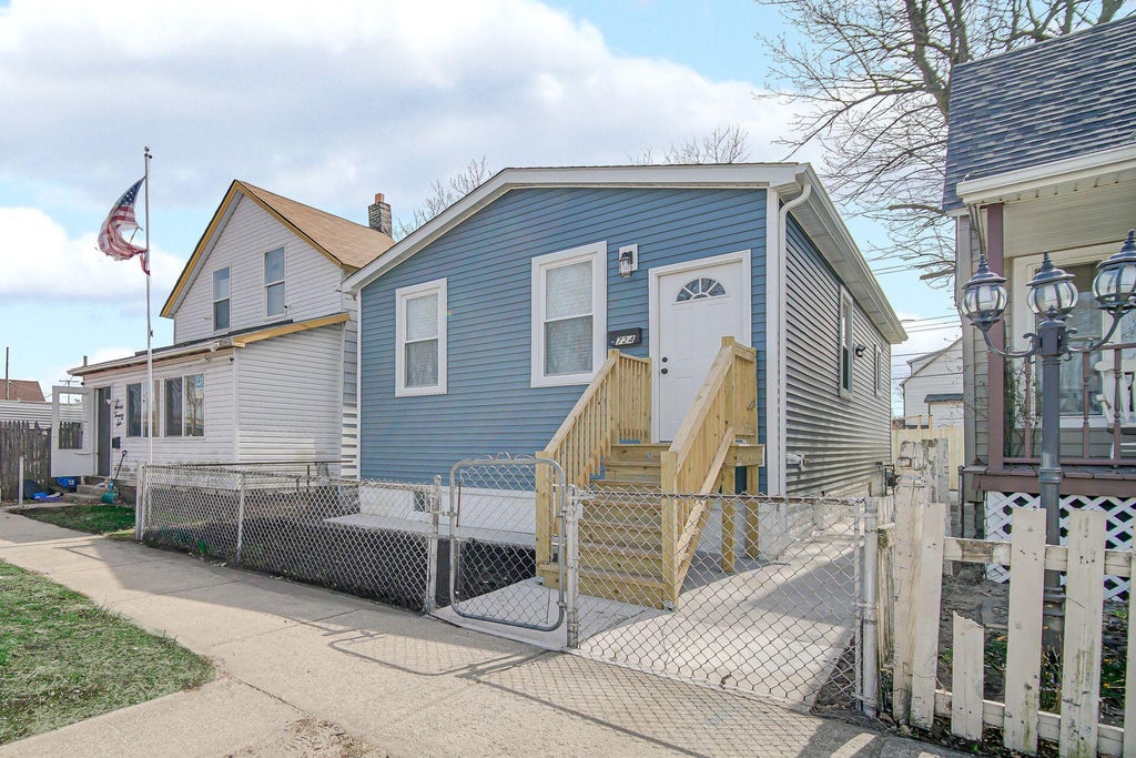 Photo of 724 Willow Court, Hammond, IN 46320 (MLS # 847039)