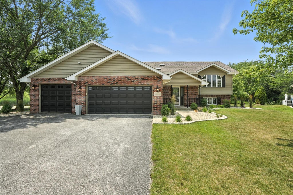 Photo of 22 Summerhill Drive, Dyer, IN 46311 (MLS # 846107)