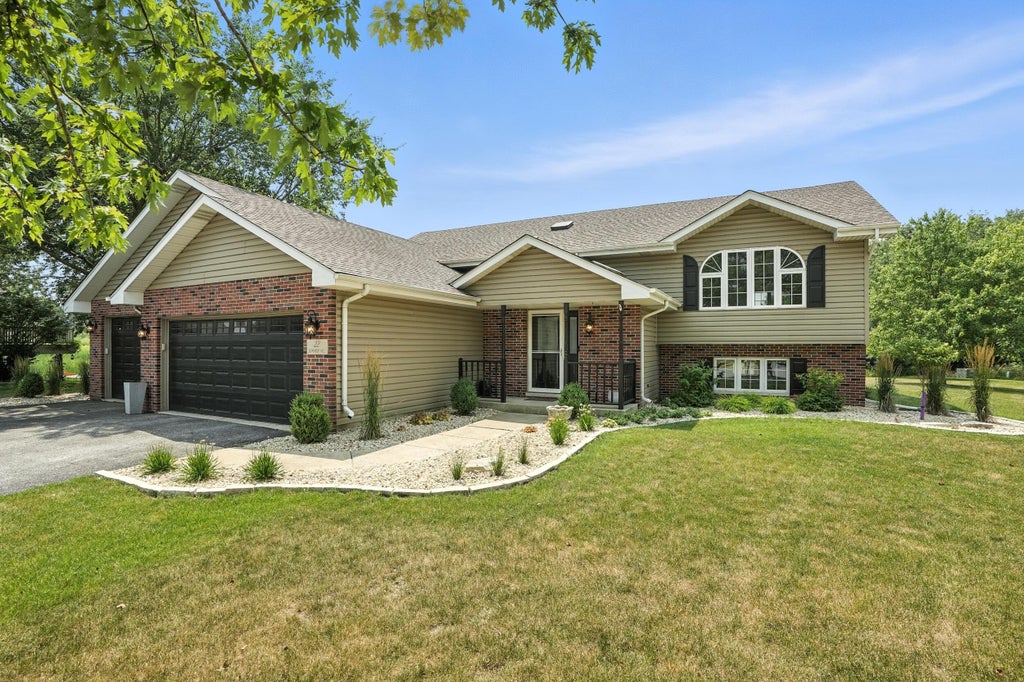 Photo of 22 Summerhill Drive, Dyer, IN 46311 (MLS # 846107)