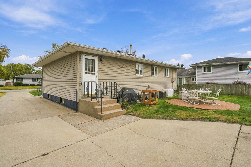 Photo of 9330 Forrest Drive, Highland, IN 46322 (MLS # 847585)
