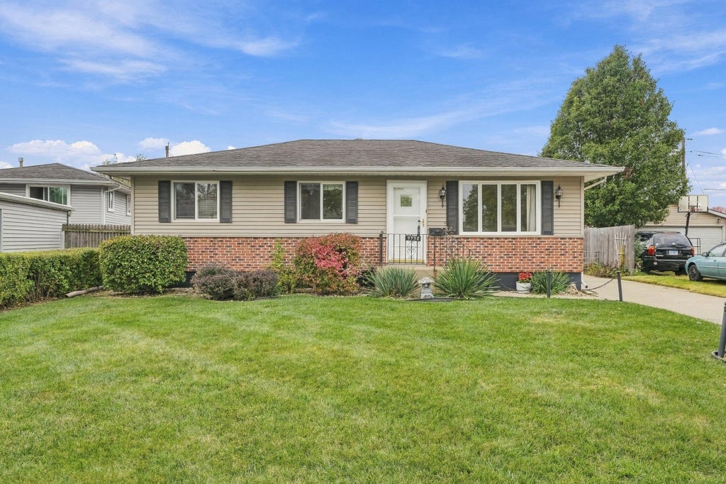 Photo of 9330 Forrest Drive, Highland, IN 46322 (MLS # 847585)