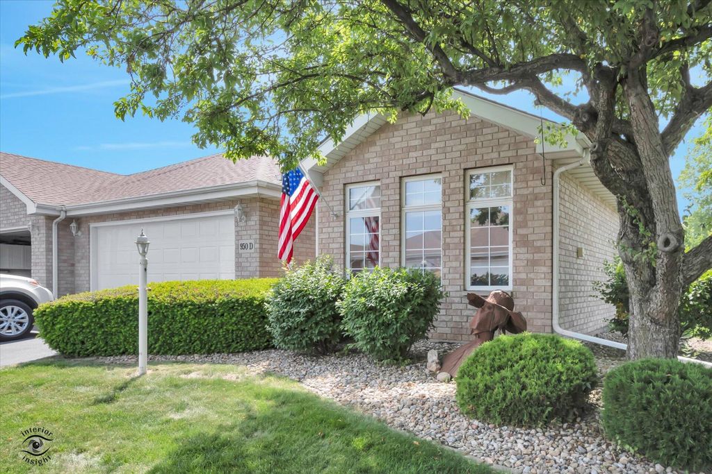 Photo of 950 Easy Street #D, Crown Point, IN 46307 (MLS # 839870)