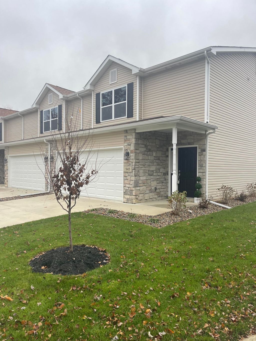 Photo of 945 Paula Court, Hobart, IN 46342 (MLS # 837765)