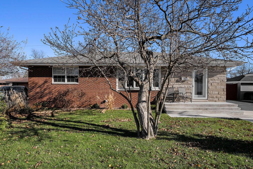 Photo of 1109 N Dwiggins Avenue, Griffith, IN 46319 (MLS # 831448)