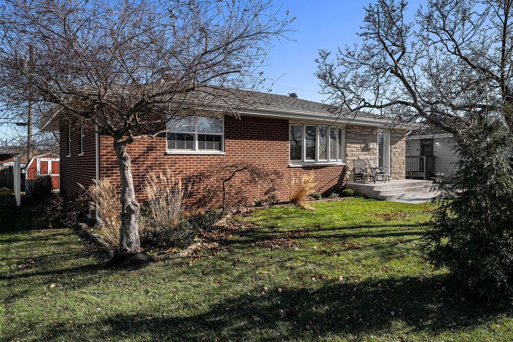 Photo of 1109 N Dwiggins Avenue, Griffith, IN 46319 (MLS # 831448)