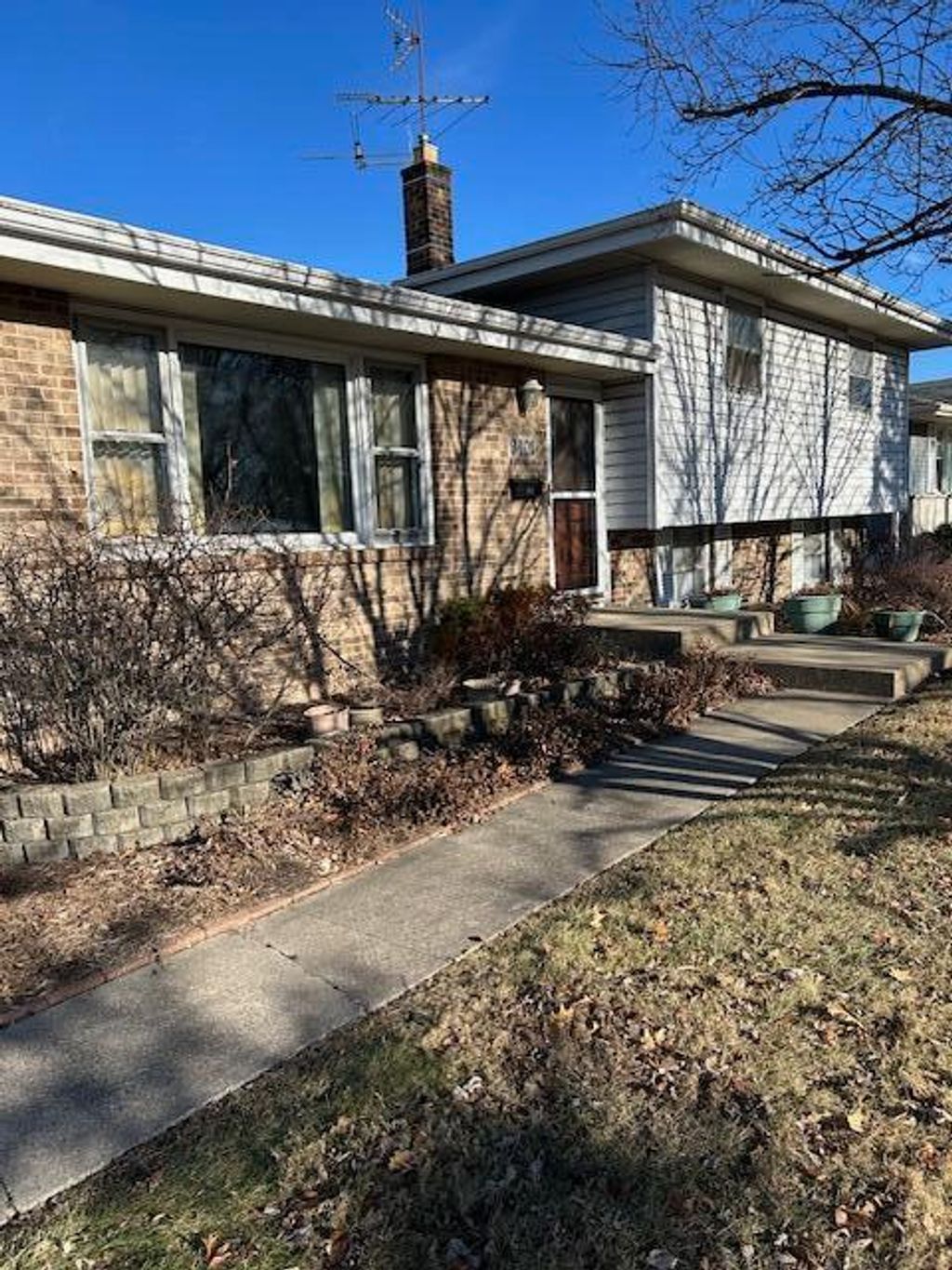 Photo of 9401 Fran Lin Pkwy, Munster, IN 46321 (MLS # 833126)