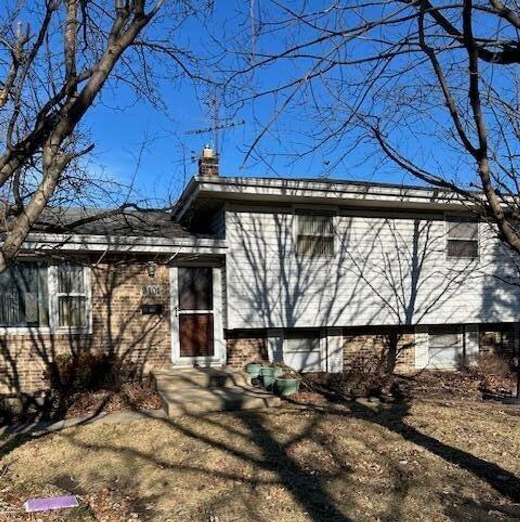 Photo of 9401 Fran Lin Pkwy, Munster, IN 46321 (MLS # 833126)