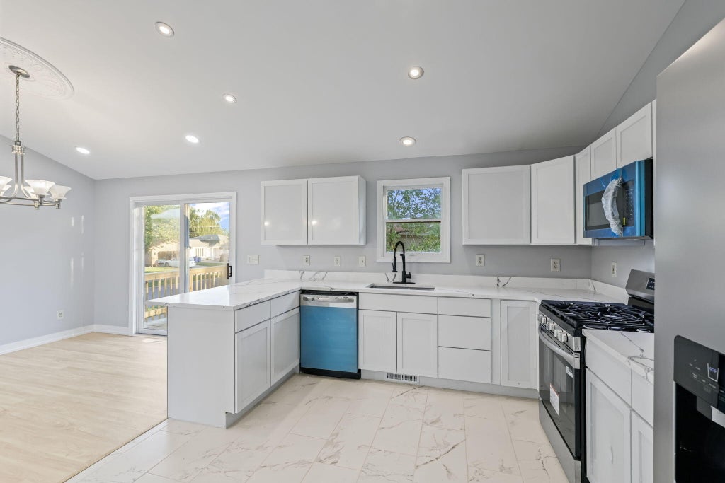 Photo of 1401 W 97th Place, Crown Point, IN 46307 (MLS # 846696)