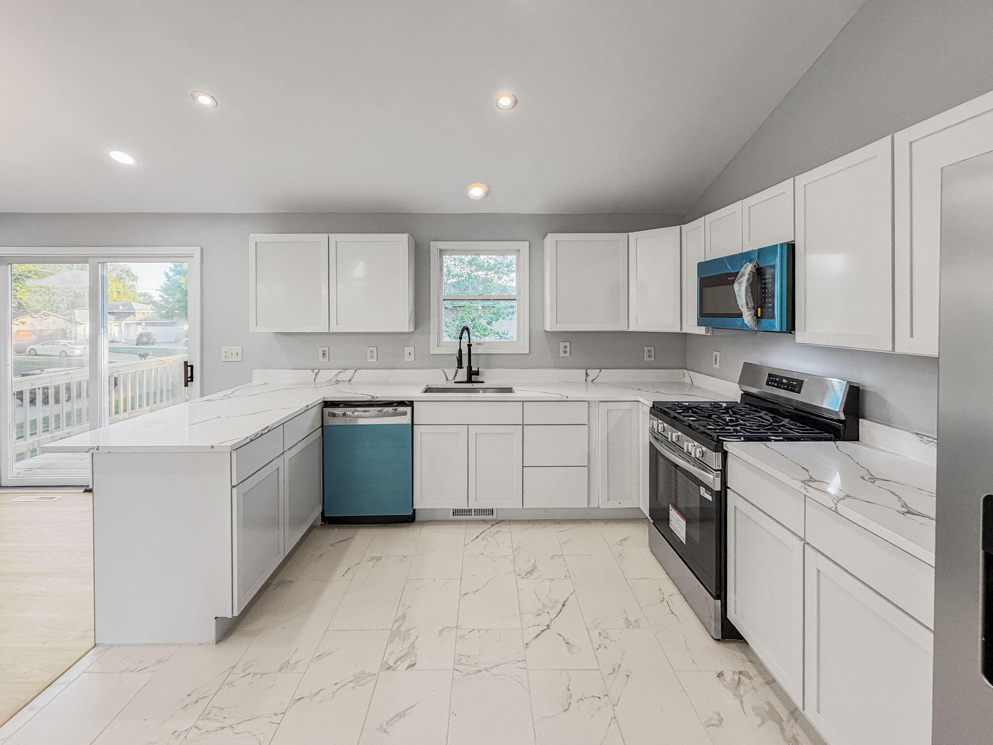 1401 W 97th Place