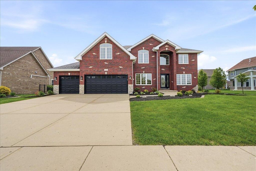 Photo of 10407 Golden Arch Avenue, Saint John, IN 46373 (MLS # 838522)