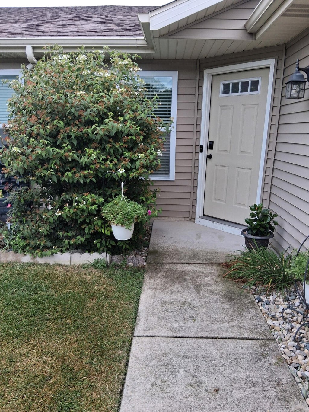 Photo of 60 Polly Lane, Hobart, IN 46342 (MLS # 845114)