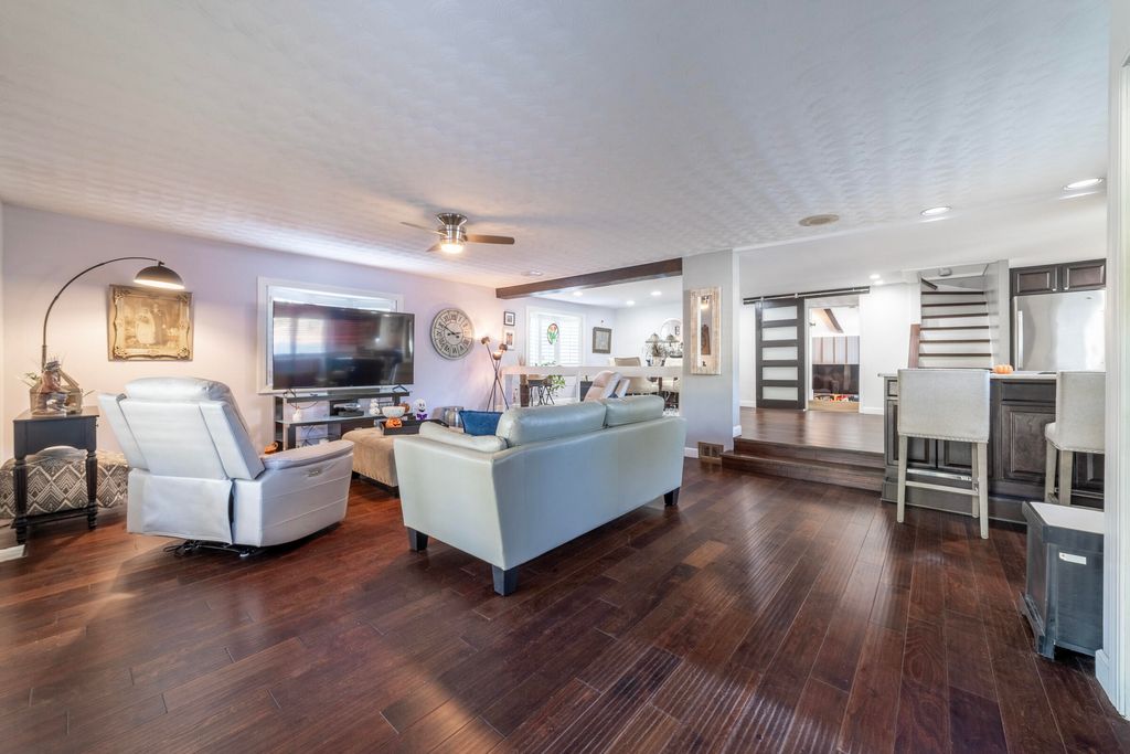 Photo of 8656 Oakwood Avenue, Munster, IN 46321 (MLS # 830216)