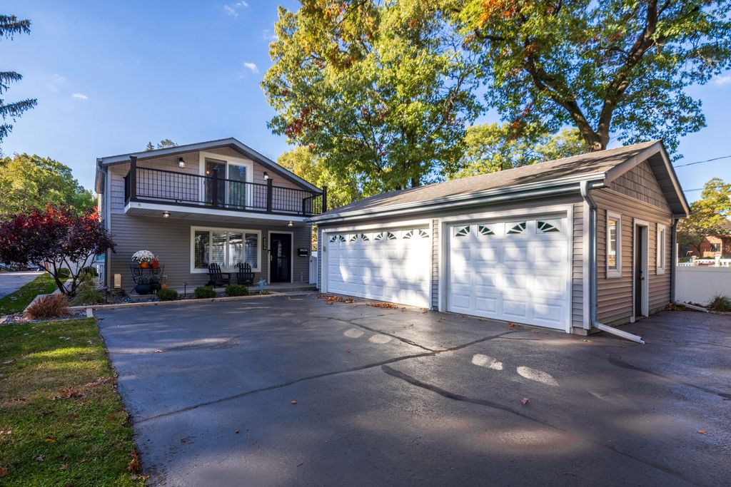 Photo of 8656 Oakwood Avenue, Munster, IN 46321 (MLS # 830216)