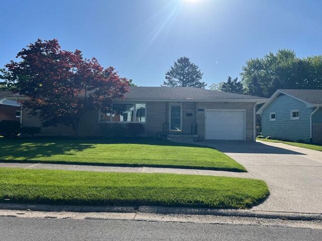 Photo of 1406 Lafayette Street, Valparaiso, IN 46383 (MLS # 838230)