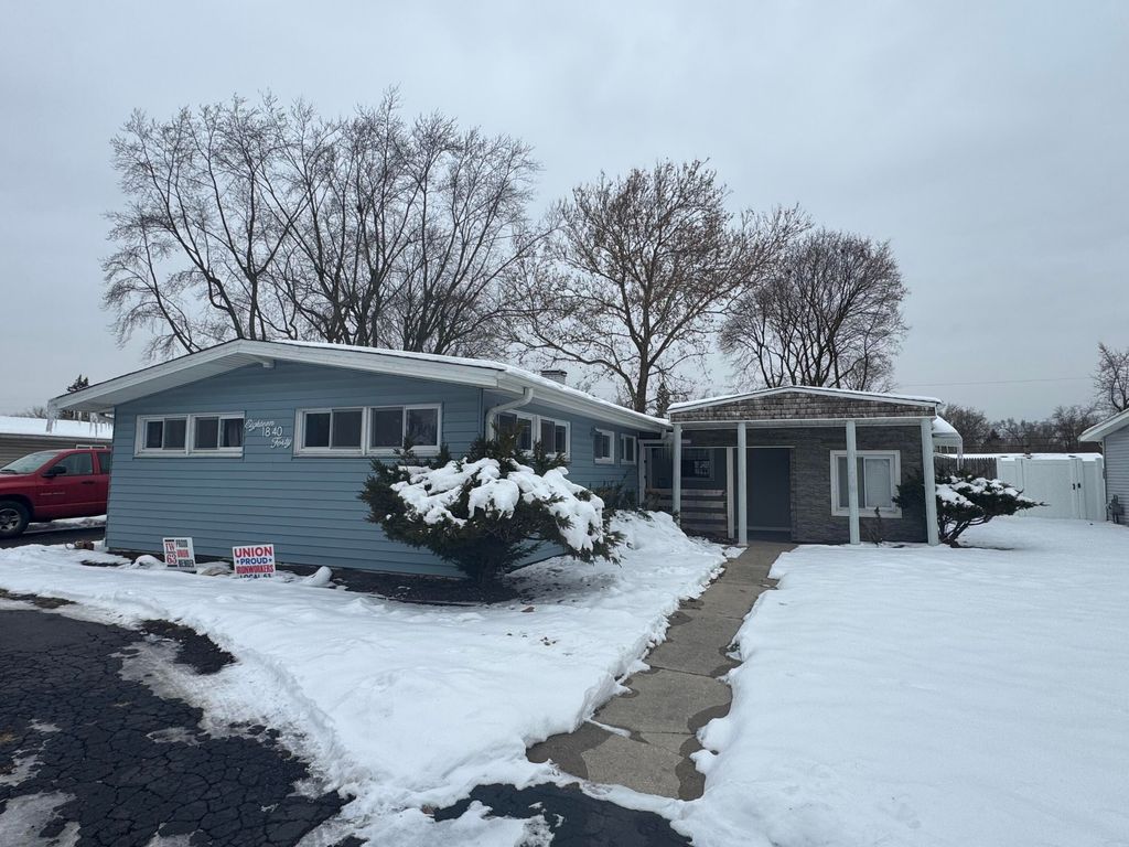 Photo of 1840 W 61st Avenue, Merrillville, IN 46410 (MLS # 831633)