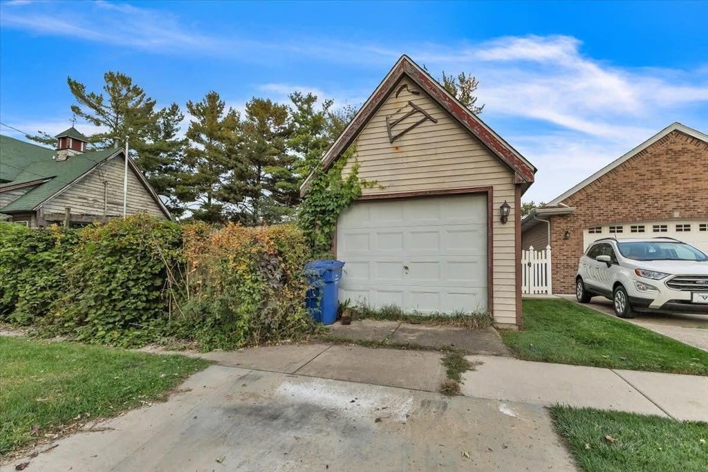 Photo of 403 E North Street, Crown Point, IN 46307 (MLS # 846638)