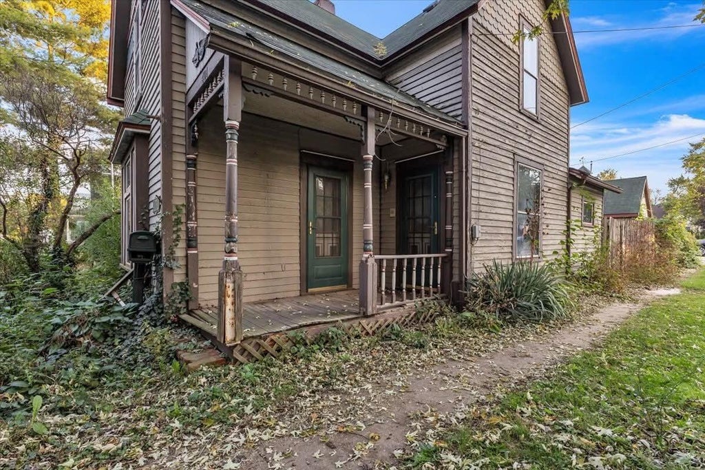 Photo of 403 E North Street, Crown Point, IN 46307 (MLS # 846638)