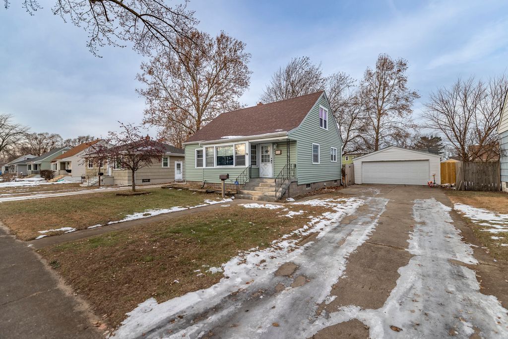 Photo of 3931 Clough Avenue, Highland, IN 46322 (MLS # 831941)