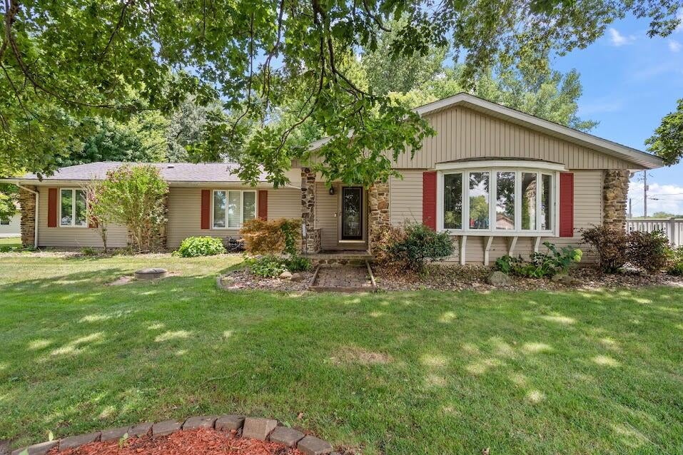 Photo of 5008 E Shady Point Drive, Monticello, IN 47960 (MLS # 847200)