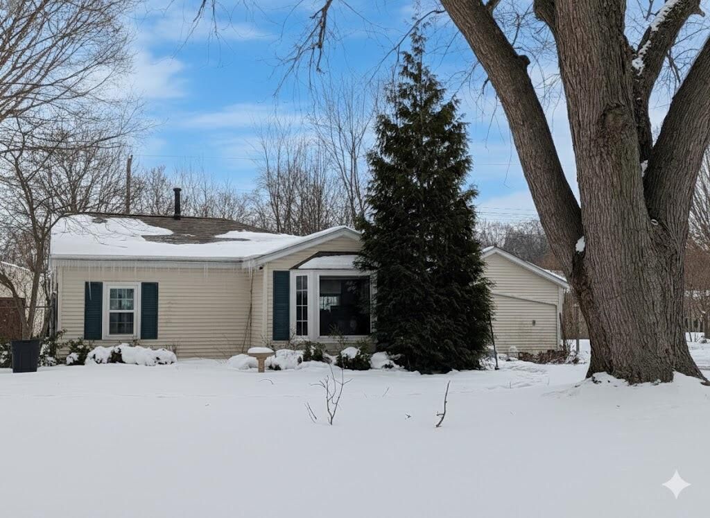 Photo of 1305 Farrand Avenue, La Porte, IN 46350 (MLS # 833557)