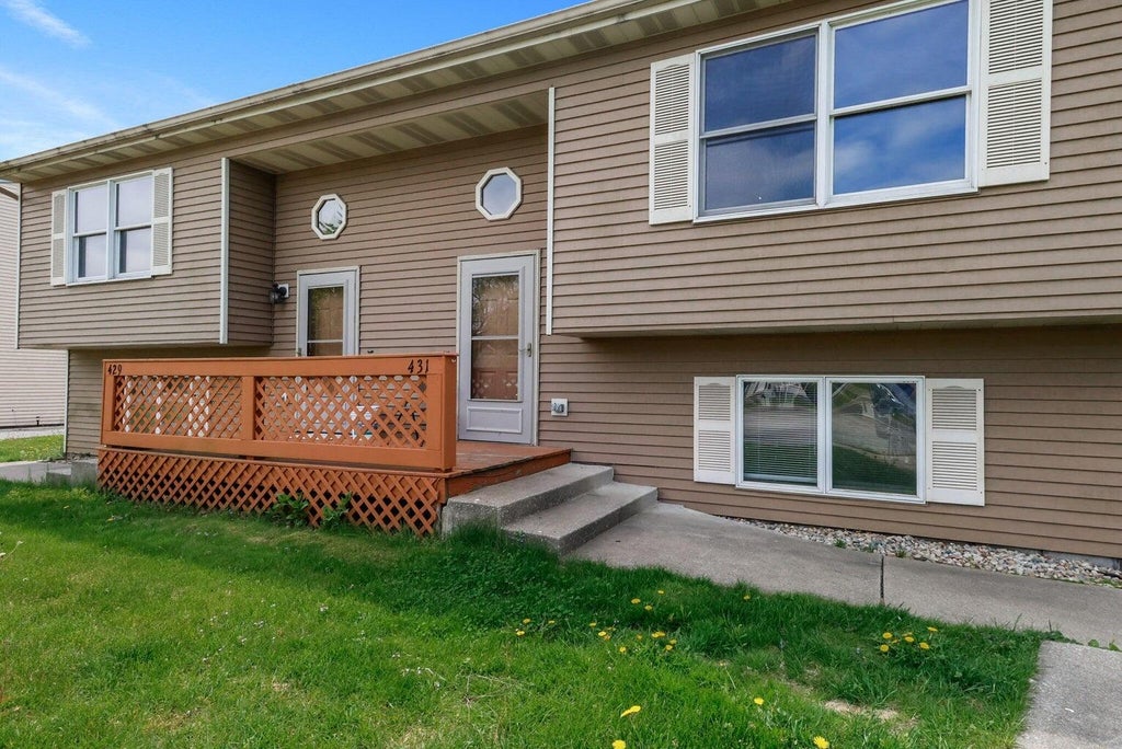 Photo of 429-431 Woodlawn Avenue, Chesterton, IN 46304 (MLS # 845634)