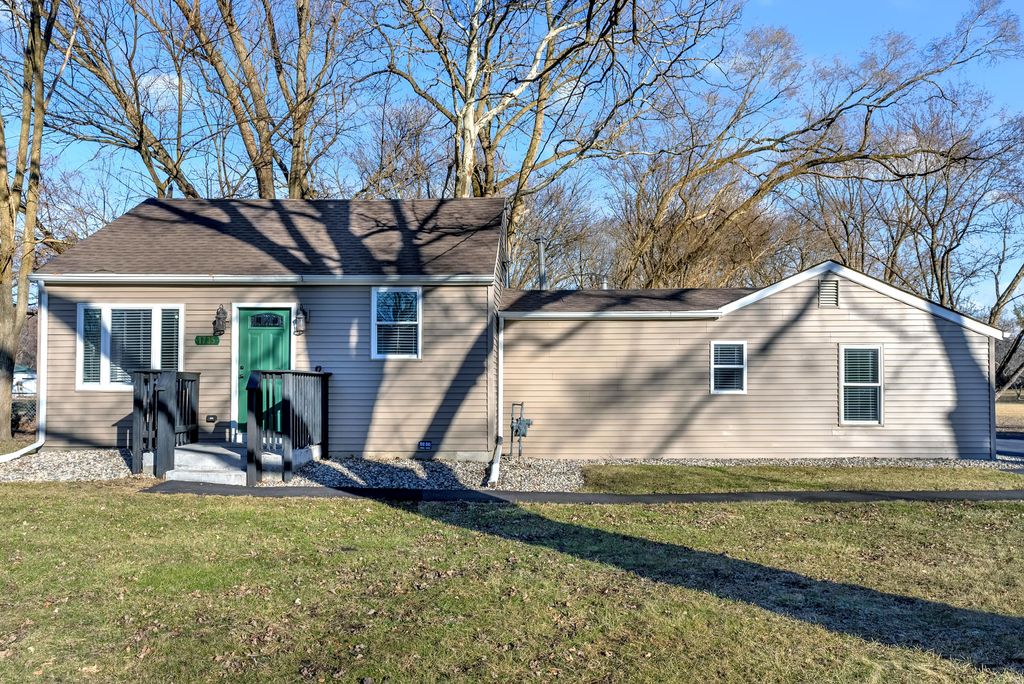 Photo of 1735 S Fairbanks Street, Griffith, IN 46319 (MLS # 837654)