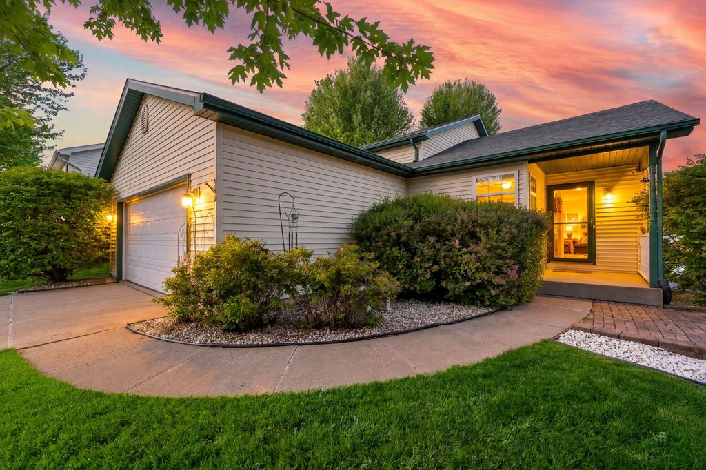 Photo of 502 Killarney Lane, Valparaiso, IN 46385 (MLS # 838032)