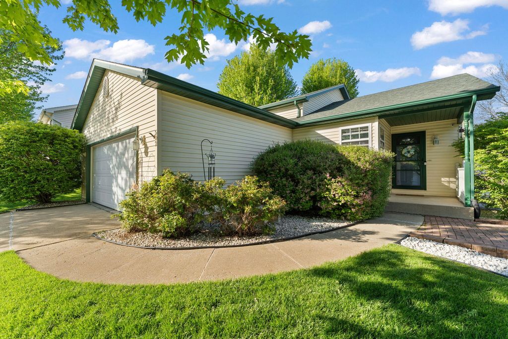 Photo of 502 Killarney Lane, Valparaiso, IN 46385 (MLS # 838032)